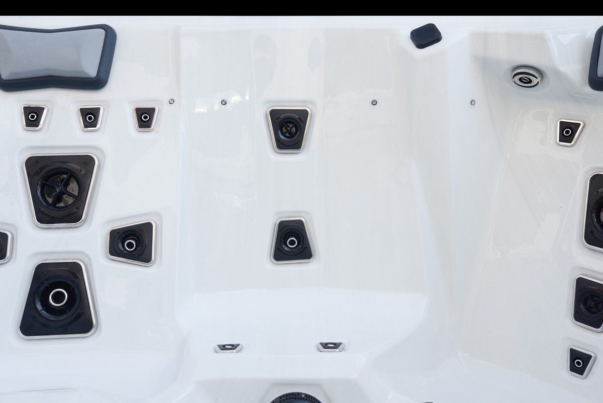 Platinum Spas Solar Eclipse