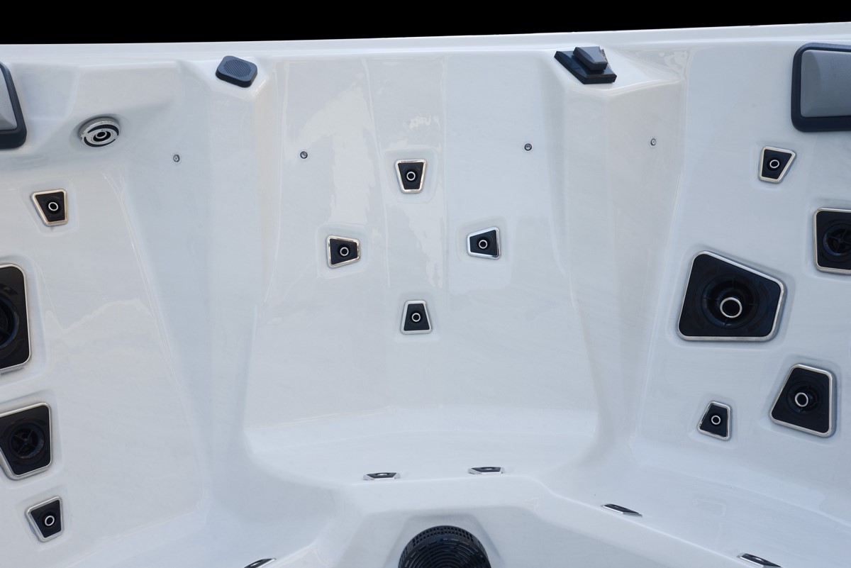 Platinum Spas Solar Eclipse