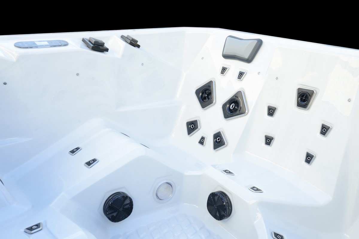 Platinum Spas Solar Luna