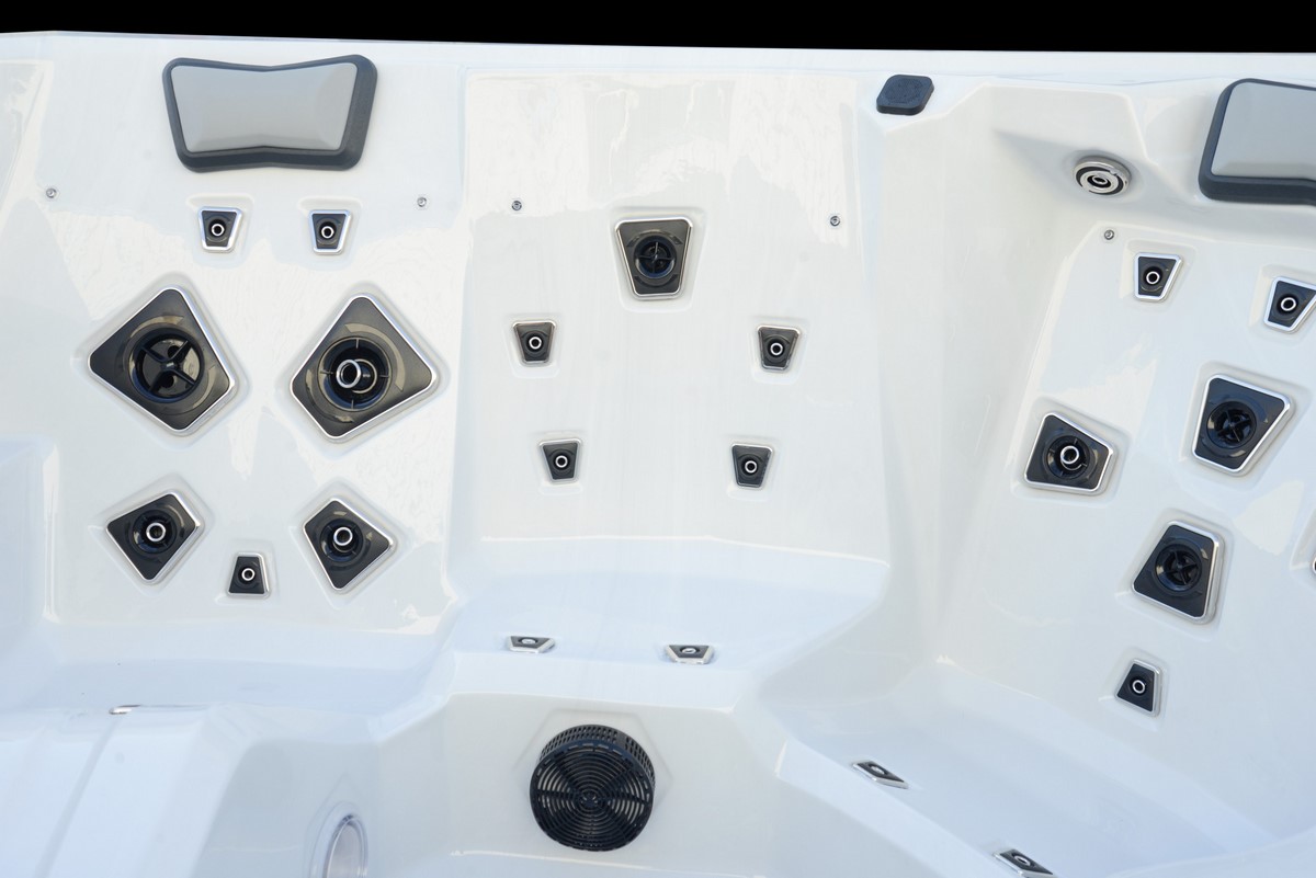Platinum Spas Solar Luna