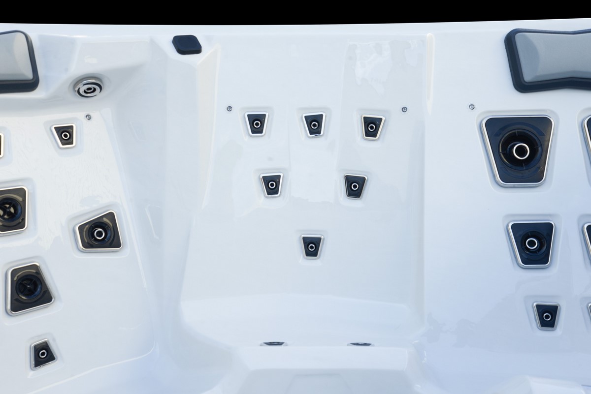 Platinum Spas Solar Luna