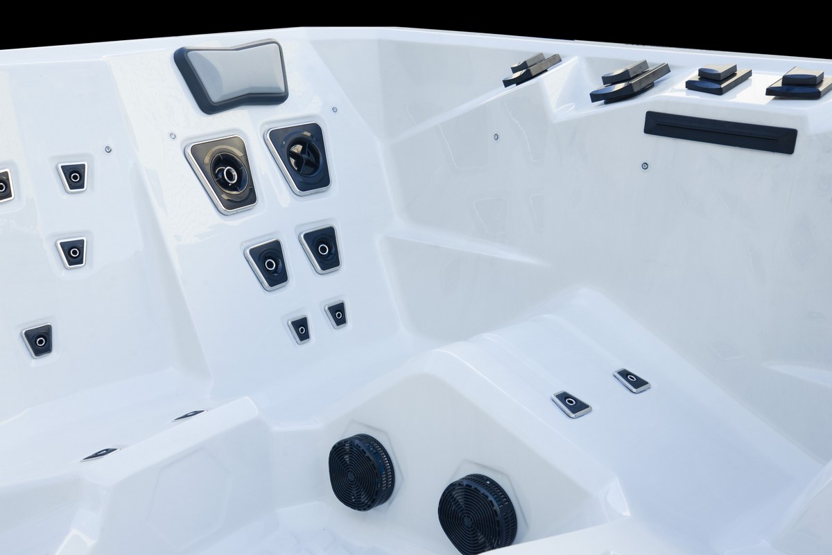 Platinum Spas Solar Luna