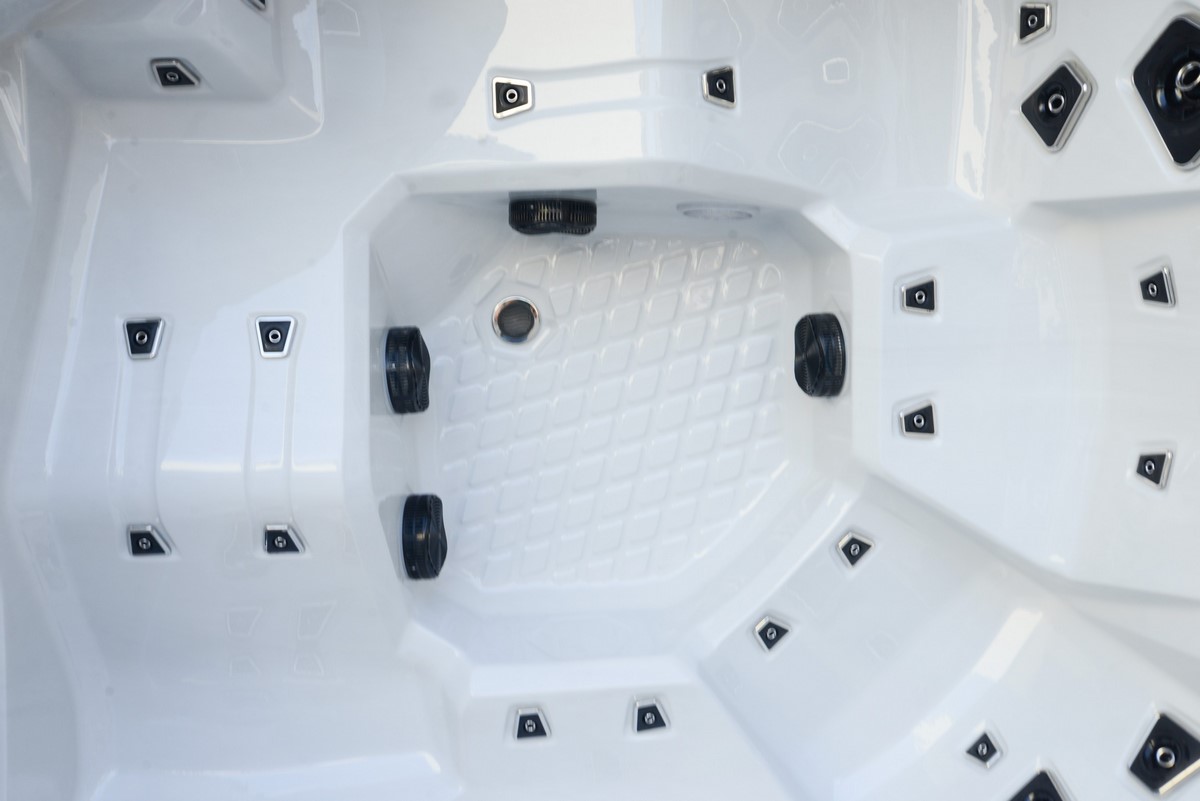 Platinum Spas Solar Luna
