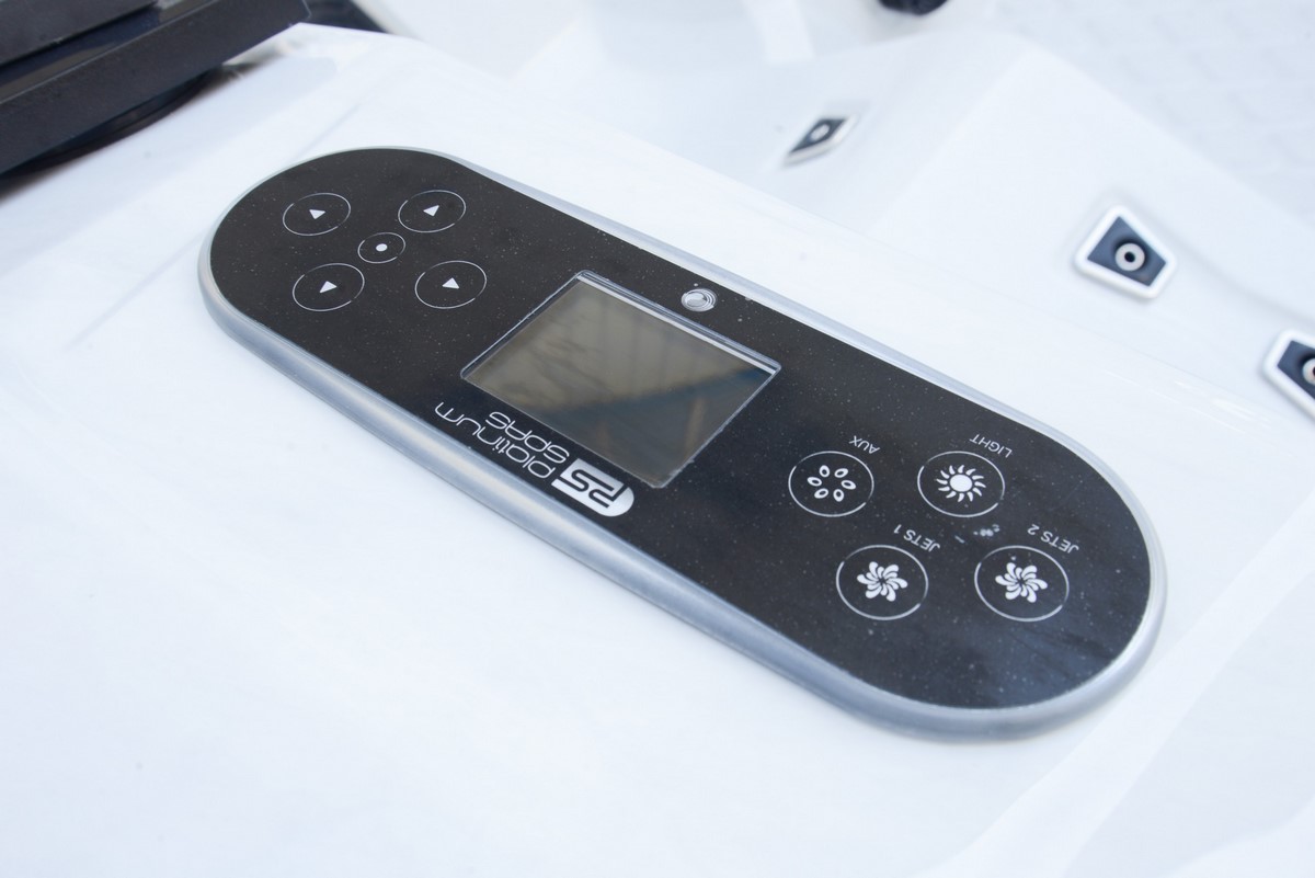 Platinum Spas Solar Luna